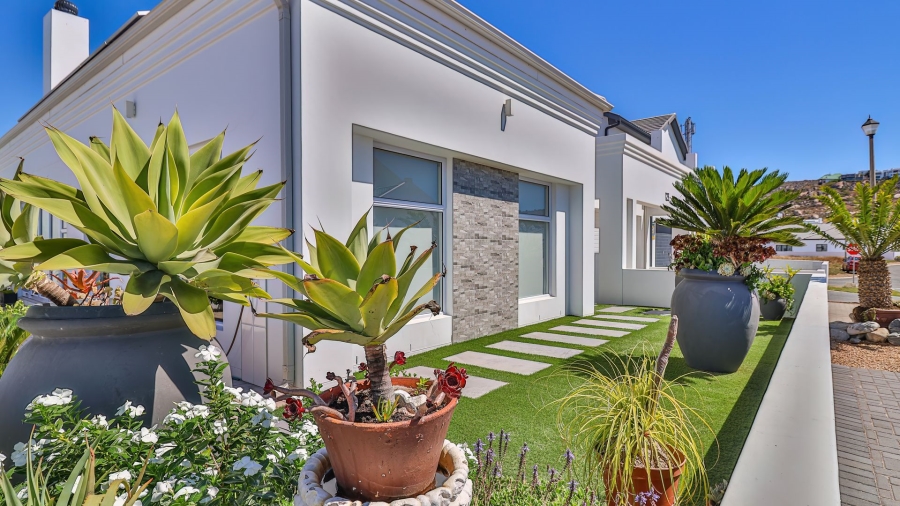 4 Bedroom Property for Sale in Sandy Point Beach Estate Western Cape